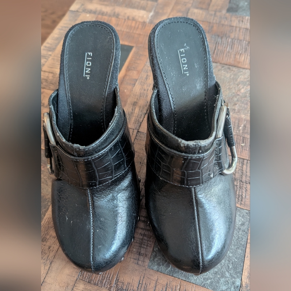 FIONI Black Mules with Buckle Detail